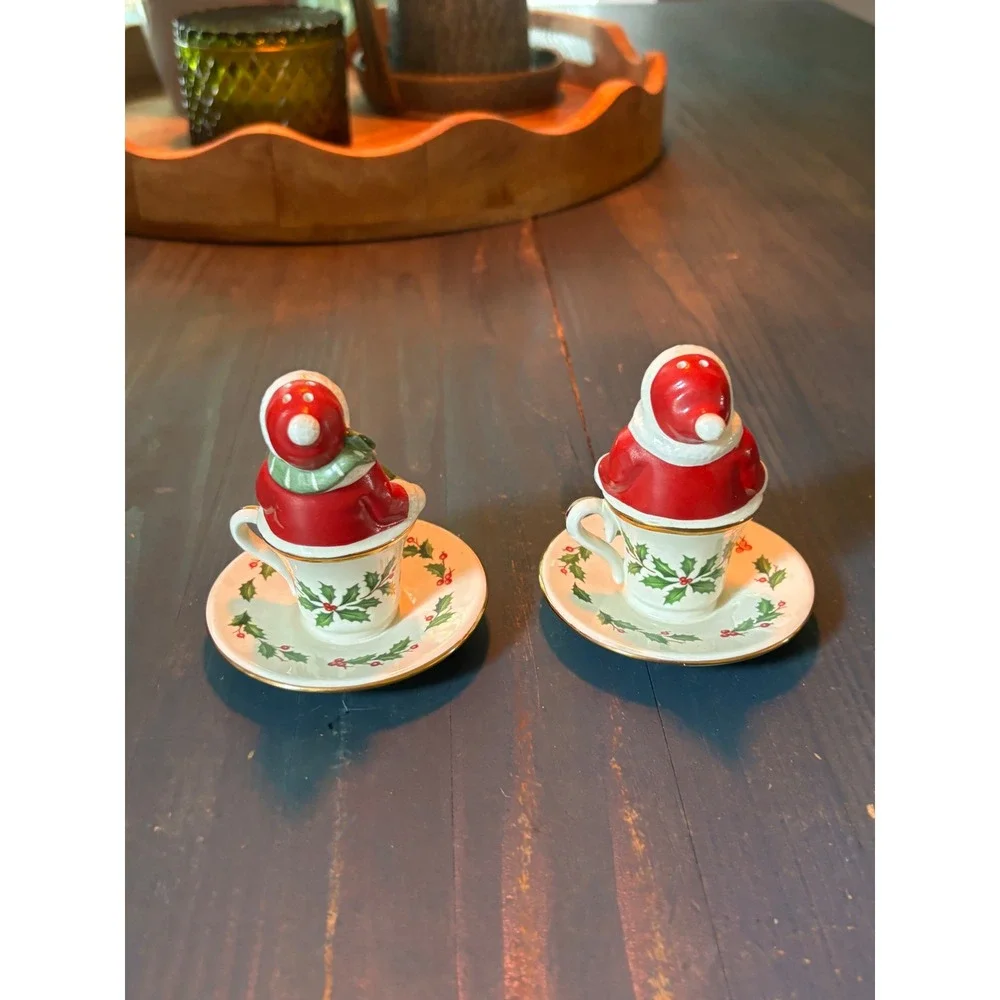 Lenox Boxed Holiday Santa & Mrs Claus Salt & Pepper Shakers Teacup Set Gold Trim